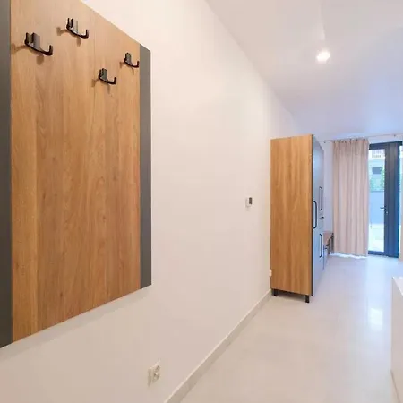 Beskid Marina Laguna זאז'צ'ה